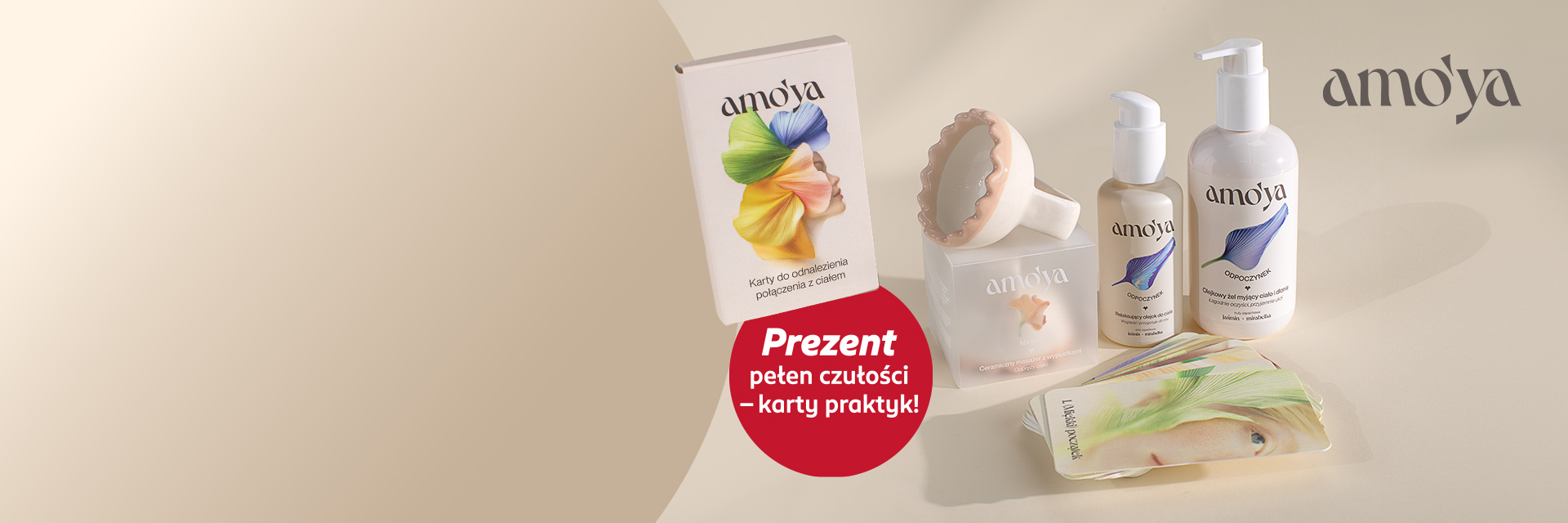 Kosmetyki i akcesoria do pielęgnacji ciała marki Amo'Ya: ceramiczny masażer z wypustkami, olejek do ciała i olejkow żel myjący ciało i dłonie  z linii Odpoczynek. Prezent pełen czułości - karty praktyk.