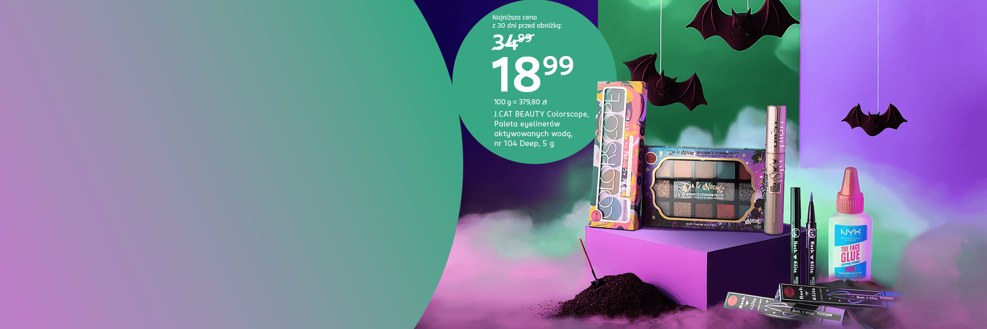 Paleta eyelinerów J.Cat Colorscope za 19,99 zł na tle mgły, nietoperzy, łopaty i ziemi; obok baza NYX The Face Glue, tusz Maybelline Sky High i eyelinery Rock N' Glitz – baner w klimacie Halloween.